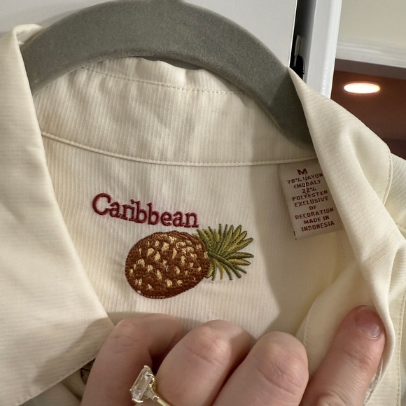 Caribbean Cream Cocktail Embroidered Short Sleeve Button Up Shirt Size Medium - Picture 4 of 6